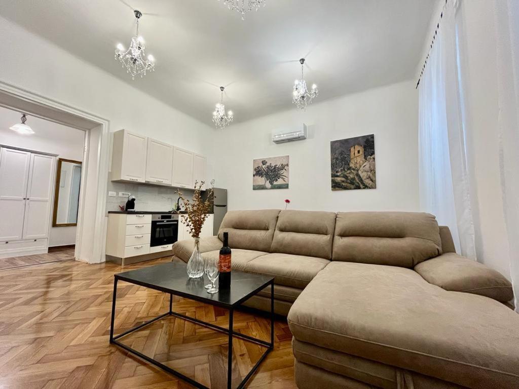 Lux Apartmans Pula Exterior foto